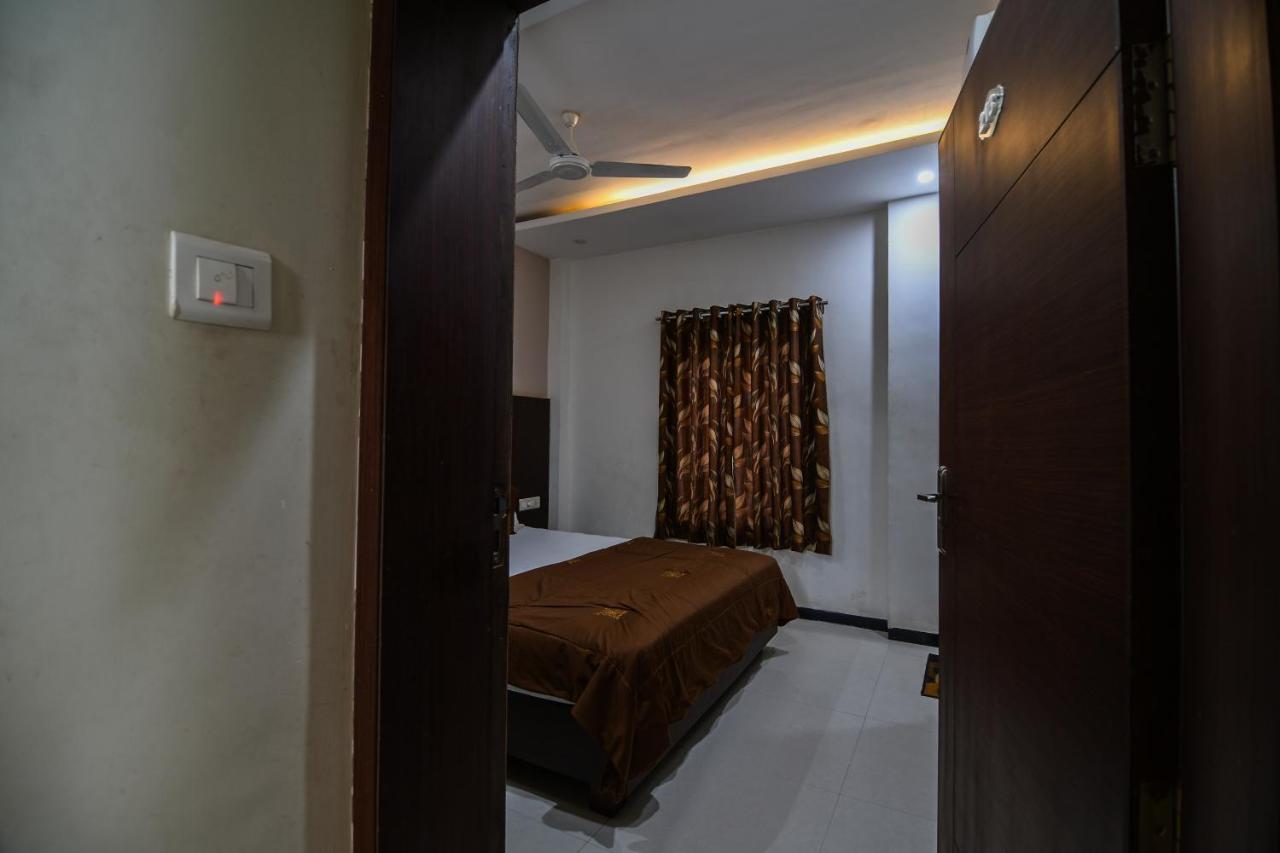 Hotel Shriram Уджайн Екстериор снимка