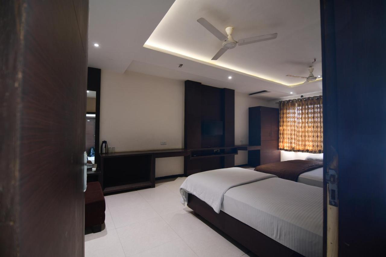 Hotel Shriram Уджайн Екстериор снимка