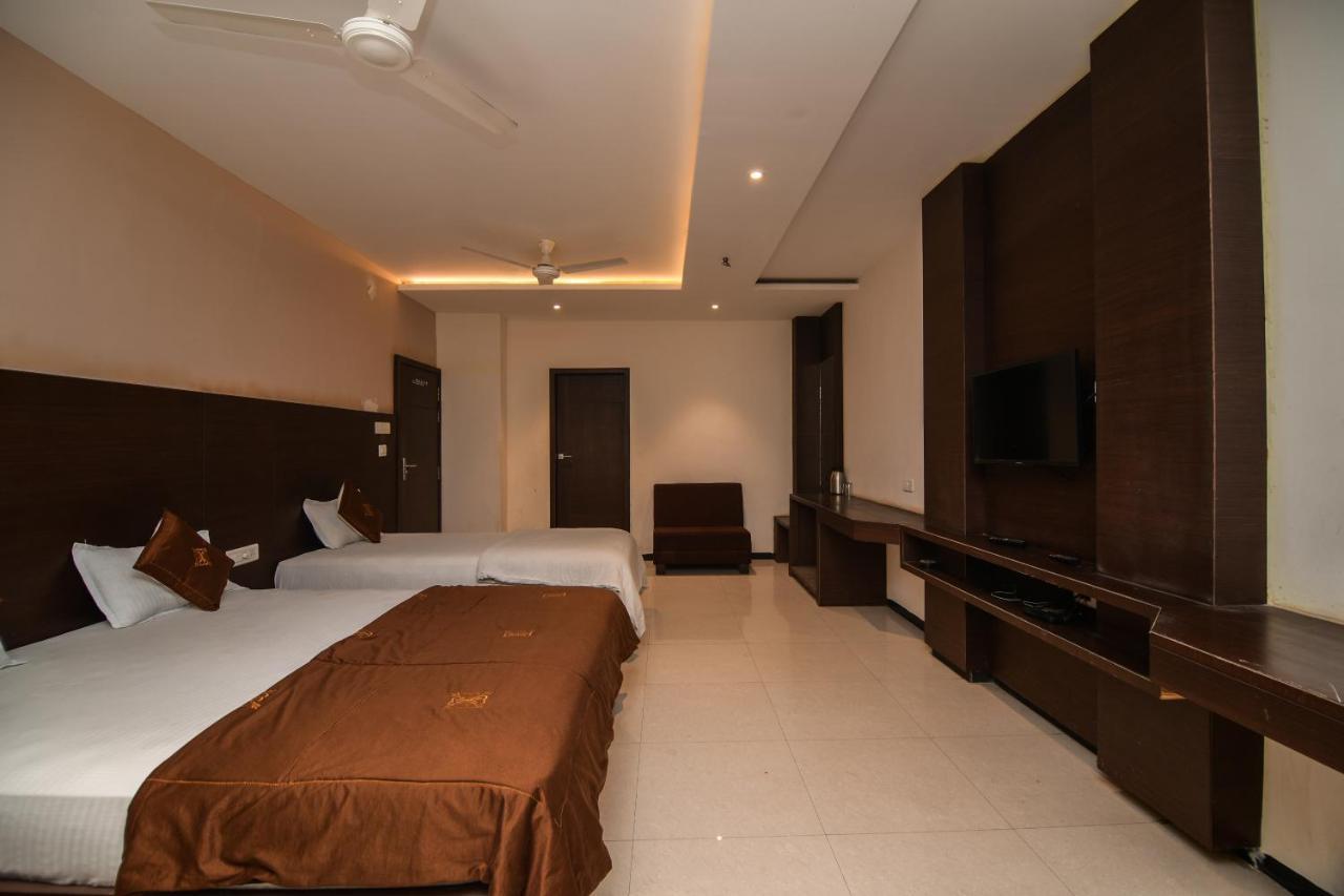 Hotel Shriram Уджайн Екстериор снимка