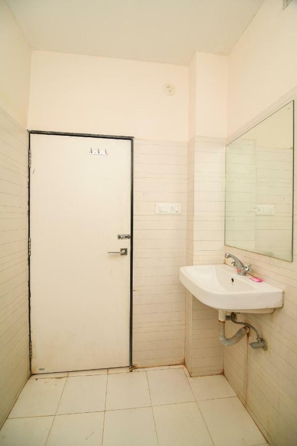 Hotel Shriram Уджайн Екстериор снимка